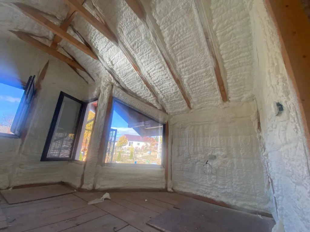 Izolatie fonica i termoizolatie, Izolatie spuma poliuretanica celula deschisa IZOPLAN.jpg