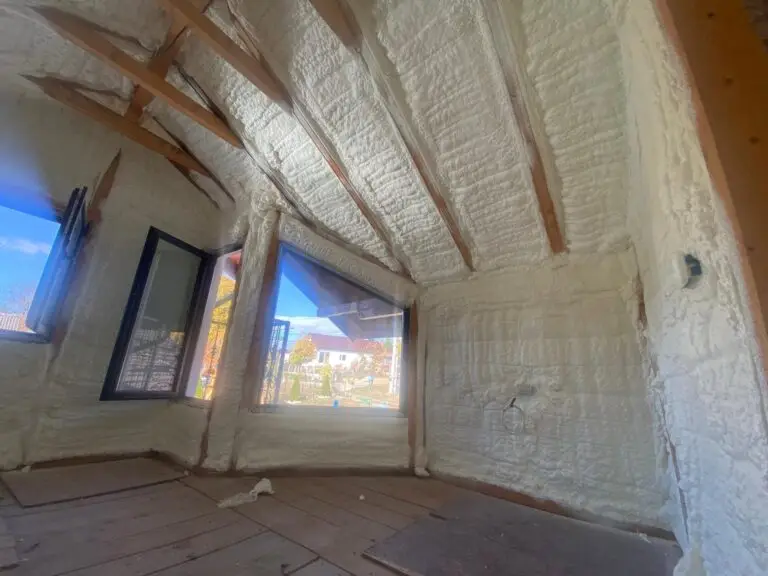 Izolatie fonica i termoizolatie, Izolatie spuma poliuretanica celula deschisa IZOPLAN.jpg